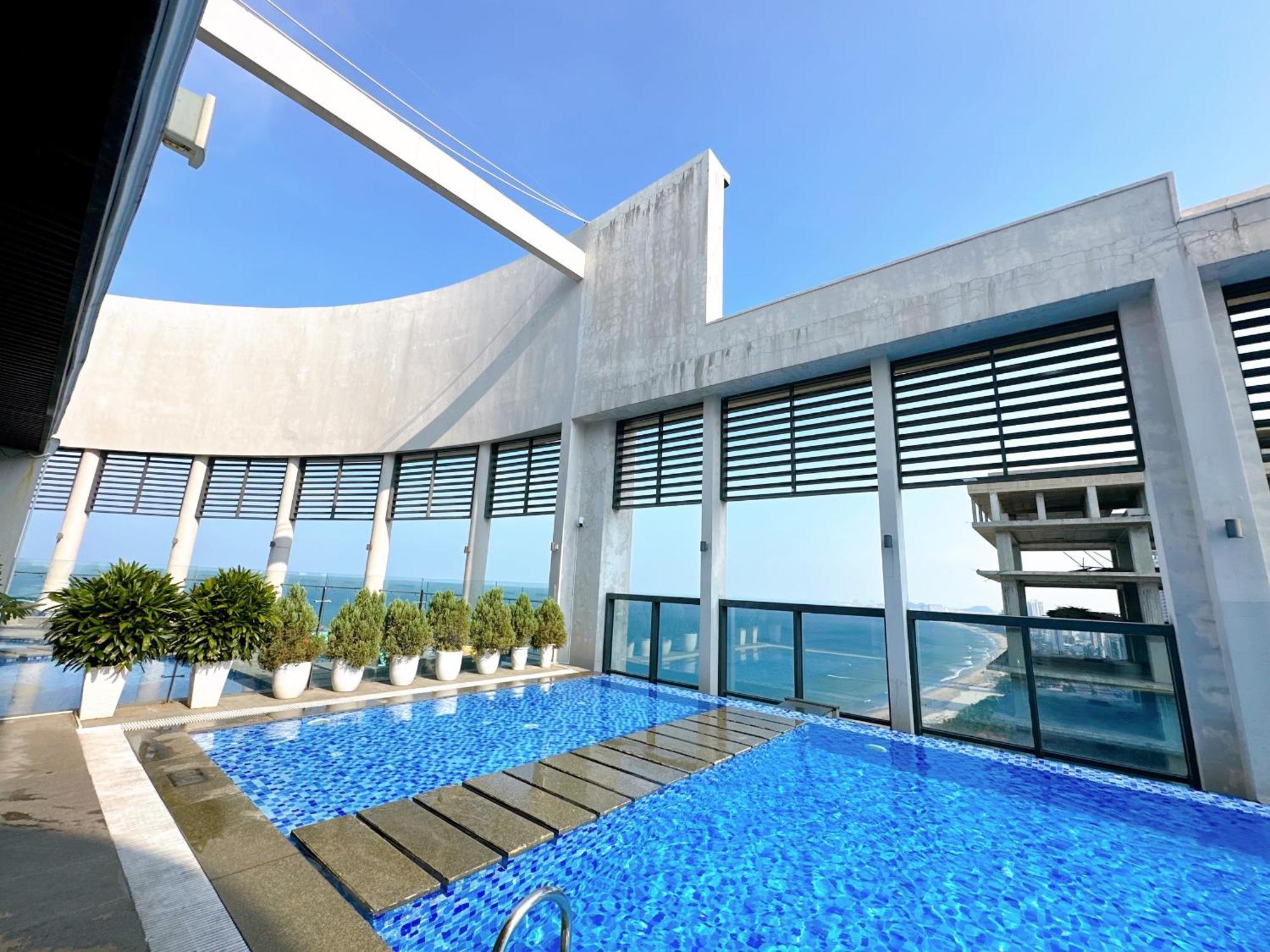Luxury Apt Opposite Mykhe Beach Da Nang Exterior foto