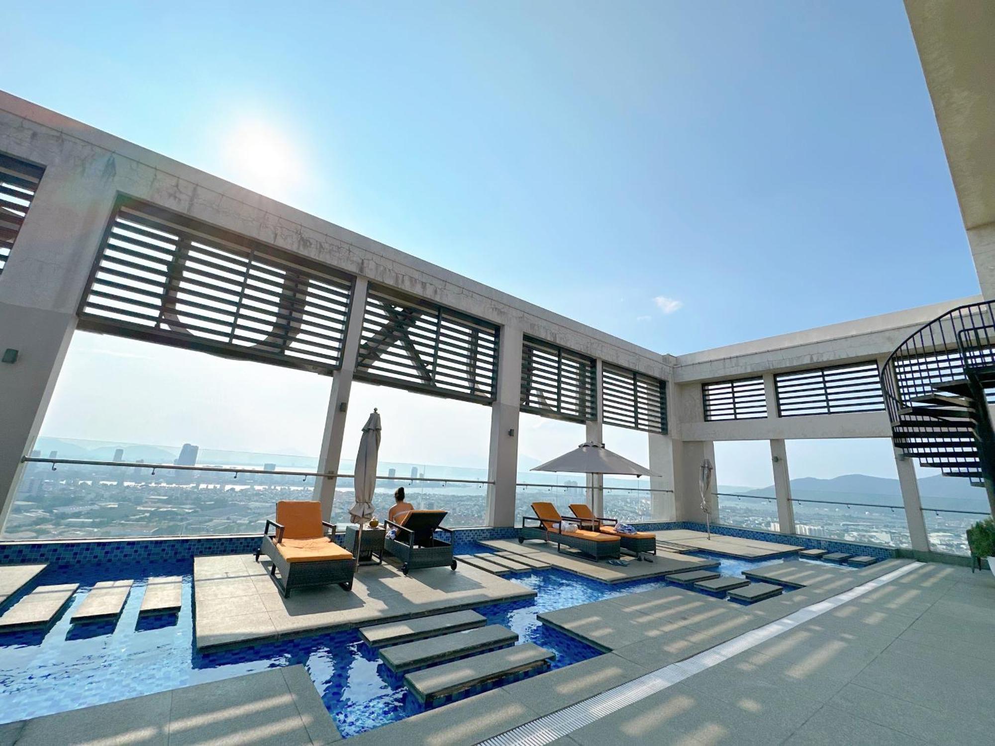 Luxury Apt Opposite Mykhe Beach Da Nang Exterior foto