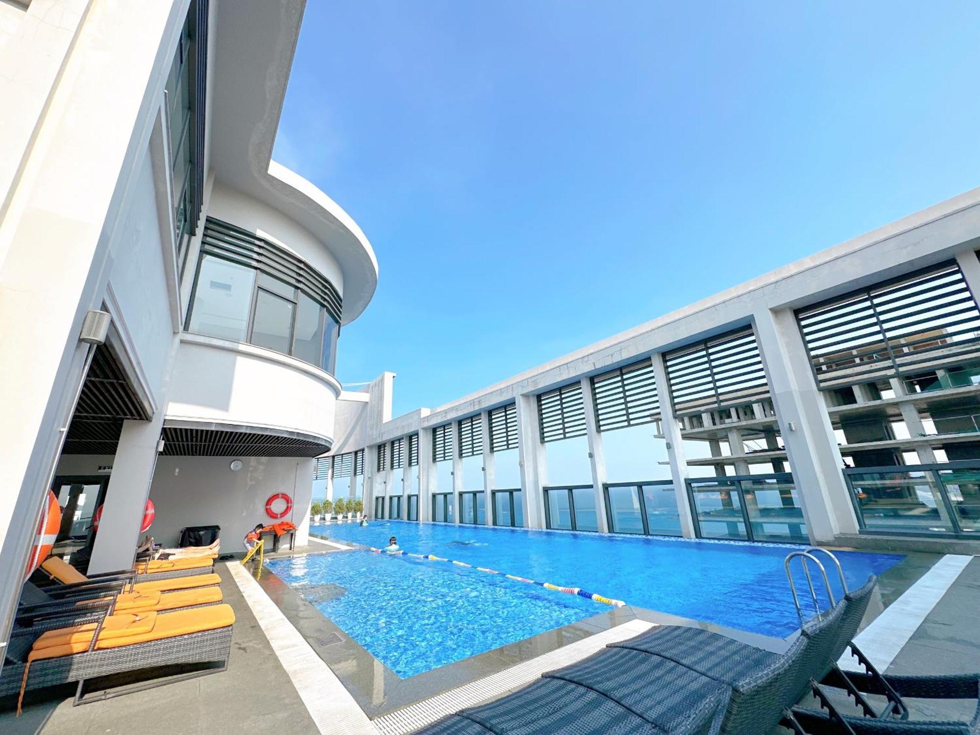 Luxury Apt Opposite Mykhe Beach Da Nang Exterior foto